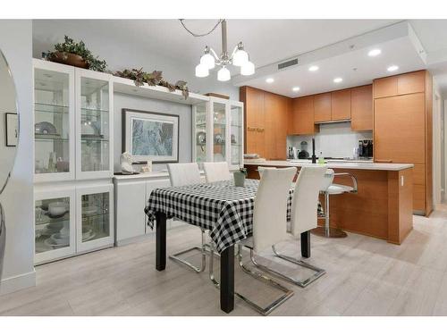 231-222 Riverfront Avenue Sw, Calgary, AB - Indoor Photo Showing Dining Room