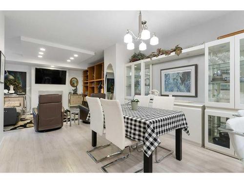 231-222 Riverfront Avenue Sw, Calgary, AB - Indoor Photo Showing Dining Room