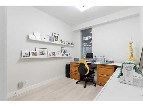 231-222 Riverfront Avenue Sw, Calgary, AB - Indoor Photo Showing Office