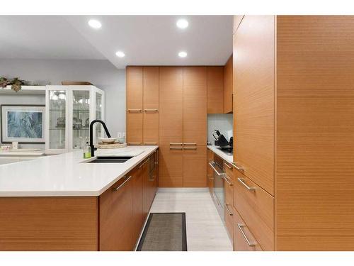 231-222 Riverfront Avenue Sw, Calgary, AB - Indoor Photo Showing Kitchen