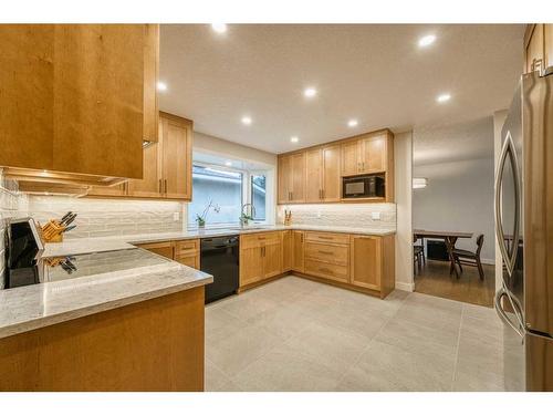 4028 Vardell Road Nw, Calgary, AB - Indoor Photo Showing Kitchen