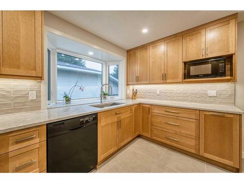 4028 Vardell Road Nw, Calgary, AB - Indoor Photo Showing Kitchen