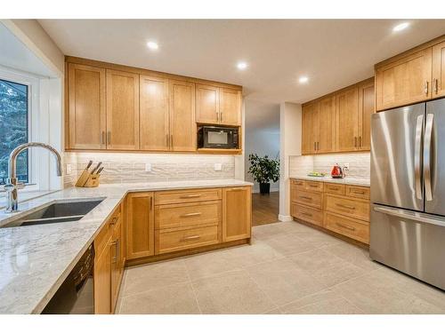 4028 Vardell Road Nw, Calgary, AB - Indoor Photo Showing Kitchen With Double Sink