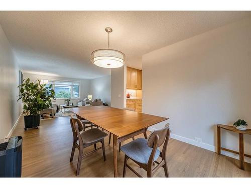 4028 Vardell Road Nw, Calgary, AB - Indoor Photo Showing Dining Room