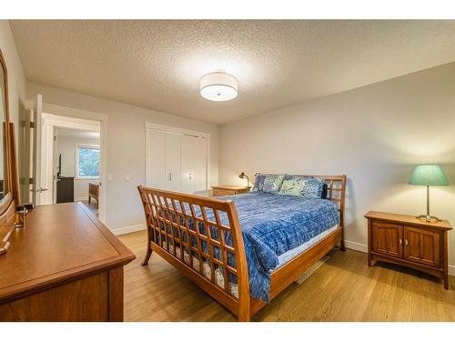 4028 Vardell Road Nw, Calgary, AB - Indoor Photo Showing Bedroom