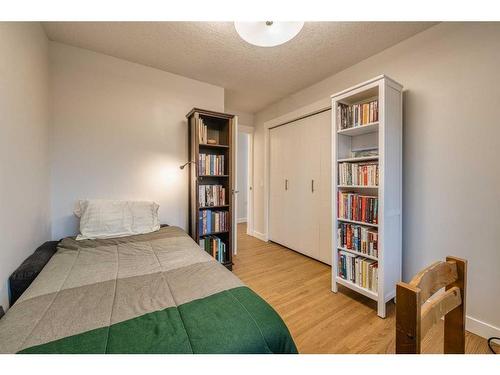 4028 Vardell Road Nw, Calgary, AB - Indoor Photo Showing Bedroom