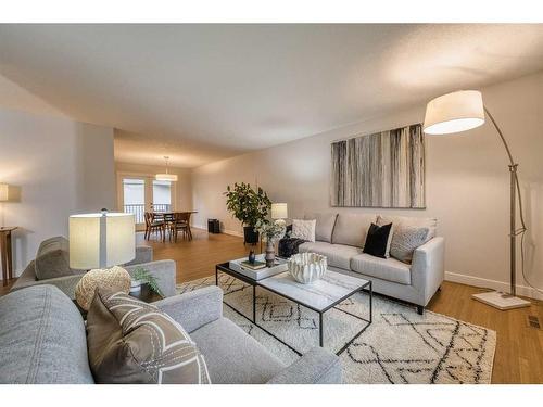 4028 Vardell Road Nw, Calgary, AB - Indoor Photo Showing Living Room