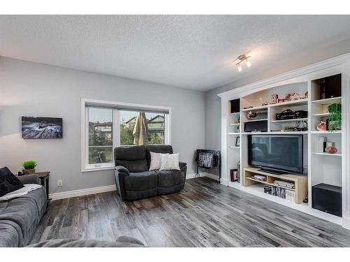 358 Sagewood Gardens Sw, Airdrie, AB - Indoor Photo Showing Living Room