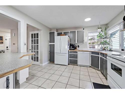 415 Midridge Drive Se, Calgary, AB - Indoor Photo Showing Kitchen