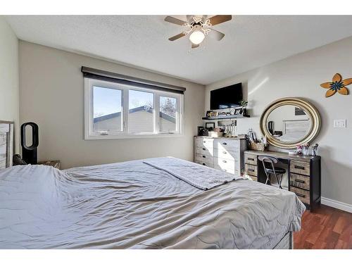 415 Midridge Drive Se, Calgary, AB - Indoor Photo Showing Bedroom