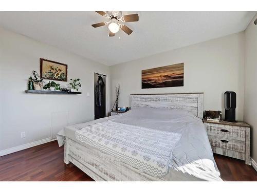 415 Midridge Drive Se, Calgary, AB - Indoor Photo Showing Bedroom