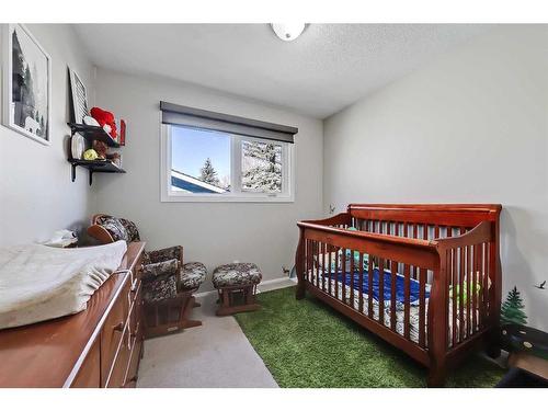 415 Midridge Drive Se, Calgary, AB - Indoor Photo Showing Bedroom