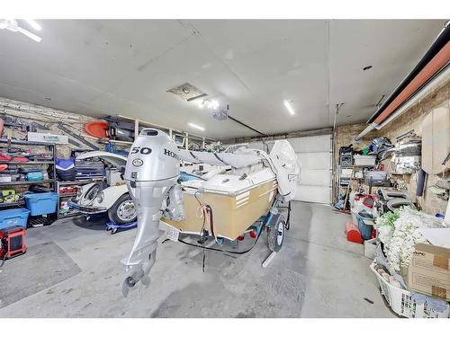 415 Midridge Drive Se, Calgary, AB - Indoor Photo Showing Garage