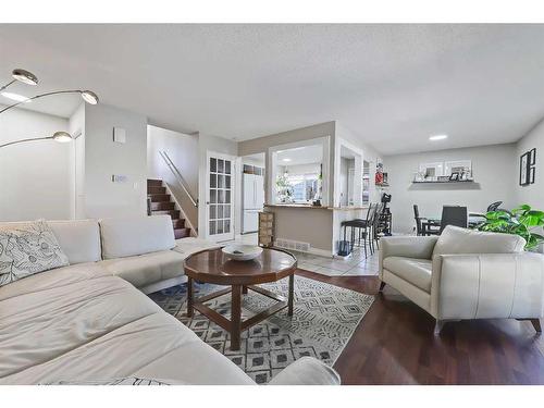 415 Midridge Drive Se, Calgary, AB - Indoor Photo Showing Living Room