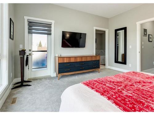 5232 Bowness Road Nw, Calgary, AB - Indoor Photo Showing Bedroom