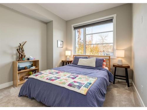 5232 Bowness Road Nw, Calgary, AB - Indoor Photo Showing Bedroom