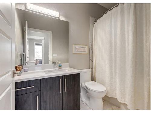 5232 Bowness Road Nw, Calgary, AB - Indoor Photo Showing Bathroom