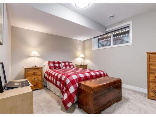 5232 Bowness Road Nw, Calgary, AB - Indoor Photo Showing Bedroom