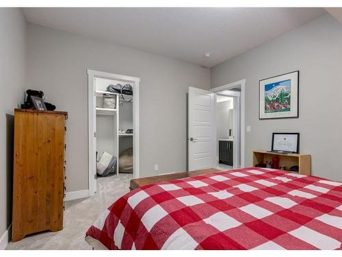 5232 Bowness Road Nw, Calgary, AB - Indoor Photo Showing Bedroom