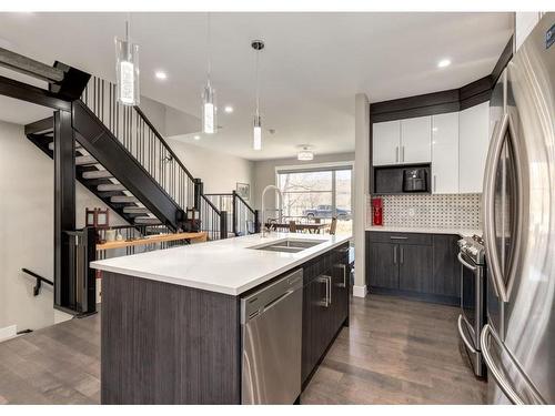 5232 Bowness Road Nw, Calgary, AB - Indoor Photo Showing Kitchen With Double Sink With Upgraded Kitchen