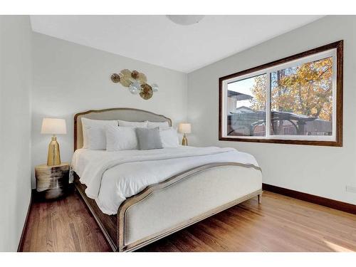 2231 Sumac Road Nw, Calgary, AB - Indoor Photo Showing Bedroom