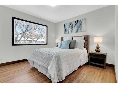 2231 Sumac Road Nw, Calgary, AB - Indoor Photo Showing Bedroom