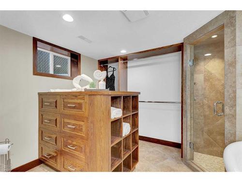 2231 Sumac Road Nw, Calgary, AB - Indoor Photo Showing Bathroom