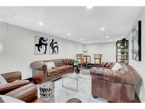 2231 Sumac Road Nw, Calgary, AB - Indoor Photo Showing Living Room