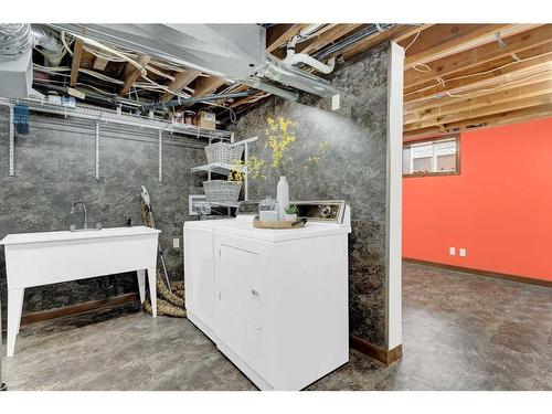 2231 Sumac Road Nw, Calgary, AB - Indoor Photo Showing Laundry Room