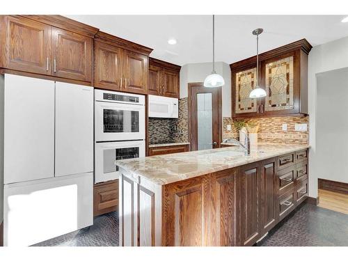 2231 Sumac Road Nw, Calgary, AB - Indoor Photo Showing Kitchen