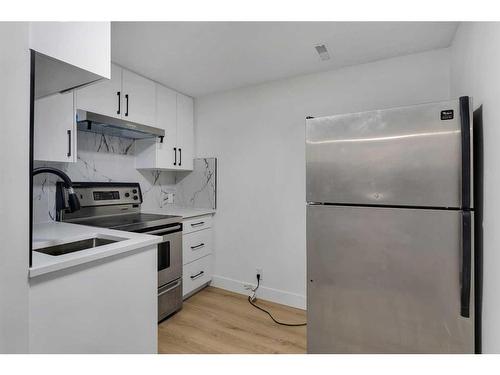 256 Abinger Crescent Ne, Calgary, AB - Indoor Photo Showing Kitchen