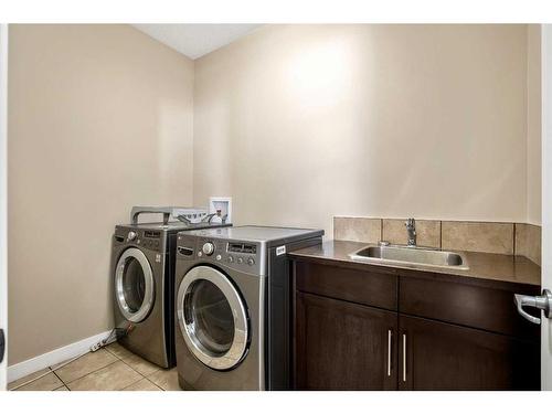 15 Silverado Skies Manor Sw, Calgary, AB - Indoor Photo Showing Laundry Room