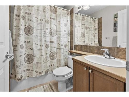 162 Rockyspring Circle Nw, Calgary, AB - Indoor Photo Showing Bathroom