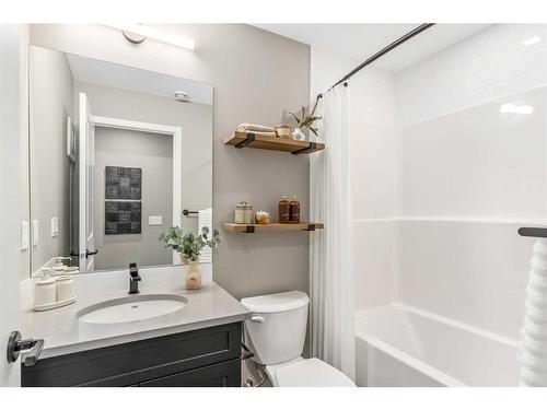 1121 Mahogany Boulevard Se, Calgary, AB - Indoor Photo Showing Bathroom