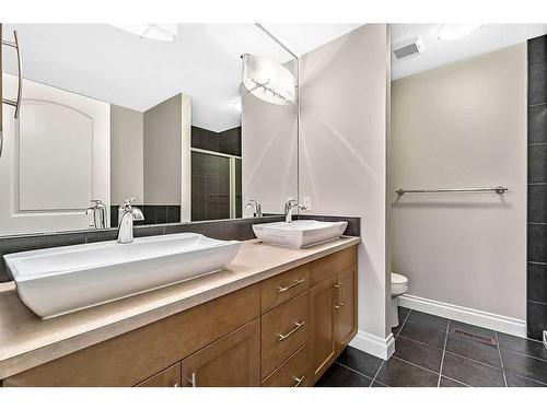 226 Quarry Park Boulevard Se, Calgary, AB - Indoor Photo Showing Bathroom