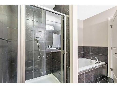 226 Quarry Park Boulevard Se, Calgary, AB - Indoor Photo Showing Bathroom