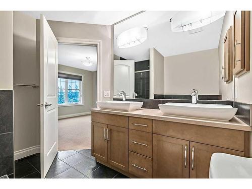 226 Quarry Park Boulevard Se, Calgary, AB - Indoor Photo Showing Bathroom