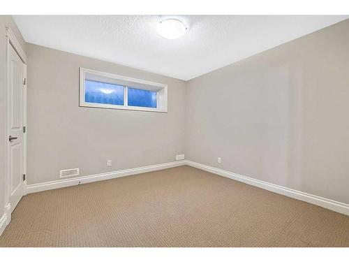 226 Quarry Park Boulevard Se, Calgary, AB - Indoor Photo Showing Other Room