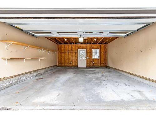 226 Quarry Park Boulevard Se, Calgary, AB -  Photo Showing Garage