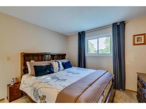 8 Dovercroft Place Se, Calgary, AB - Indoor Photo Showing Bedroom