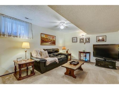 8 Dovercroft Place Se, Calgary, AB - Indoor Photo Showing Living Room