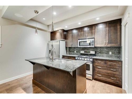 1-1927 32 Street Sw, Calgary, AB - Indoor Photo Showing Kitchen With Upgraded Kitchen