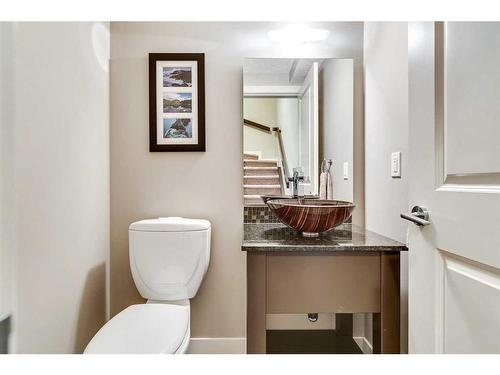 1-1927 32 Street Sw, Calgary, AB - Indoor Photo Showing Bathroom