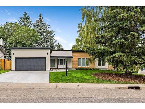 404 Canterbury Place Sw, Calgary, AB - Outdoor With Facade