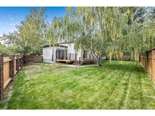 404 Canterbury Place Sw, Calgary, AB - Outdoor With Backyard