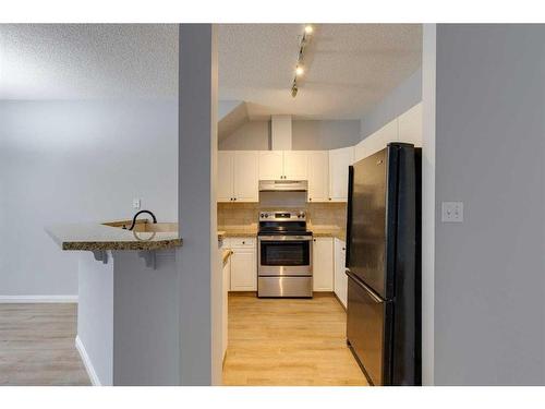 103-44 6A Street Ne, Calgary, AB - Indoor Photo Showing Kitchen