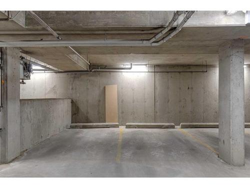 103-44 6A Street Ne, Calgary, AB - Indoor Photo Showing Garage