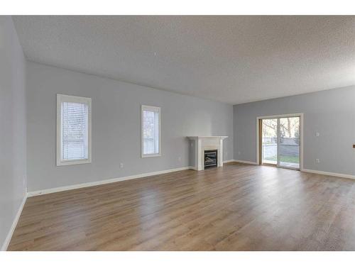 103-44 6A Street Ne, Calgary, AB - Indoor Photo Showing Living Room