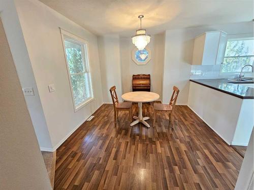 Unit #1-26 Quigley Drive, Cochrane, AB - Indoor Photo Showing Dining Room