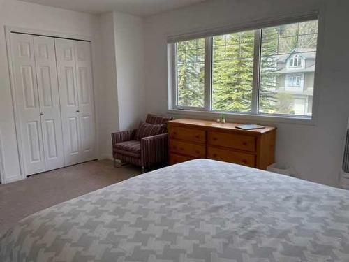 24-164 Rundle Drive, Canmore, AB - Indoor Photo Showing Bedroom